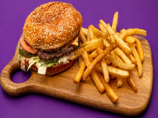 Kids Deluxe Cheeseburger Meal.